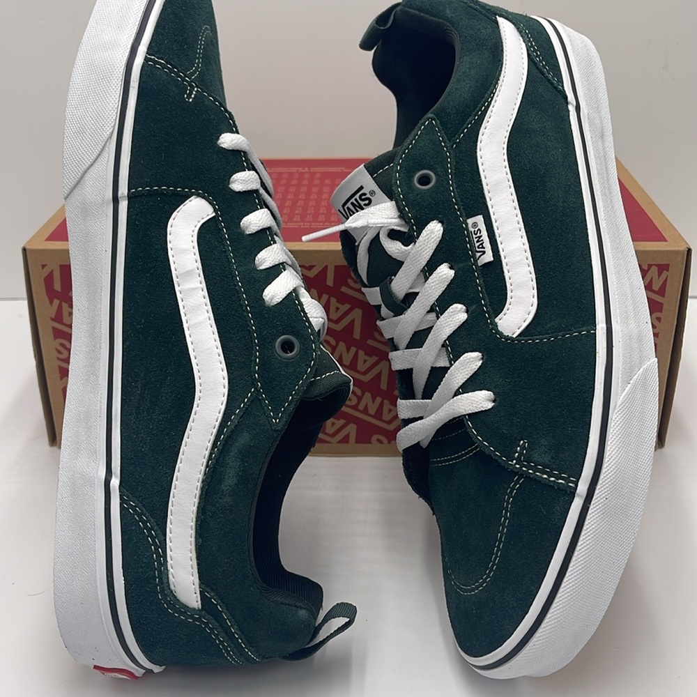 Vans Men’s Filmore Suede Scarab/White
VN000CSUDDF
Sneakerss - Picture 11 of 16